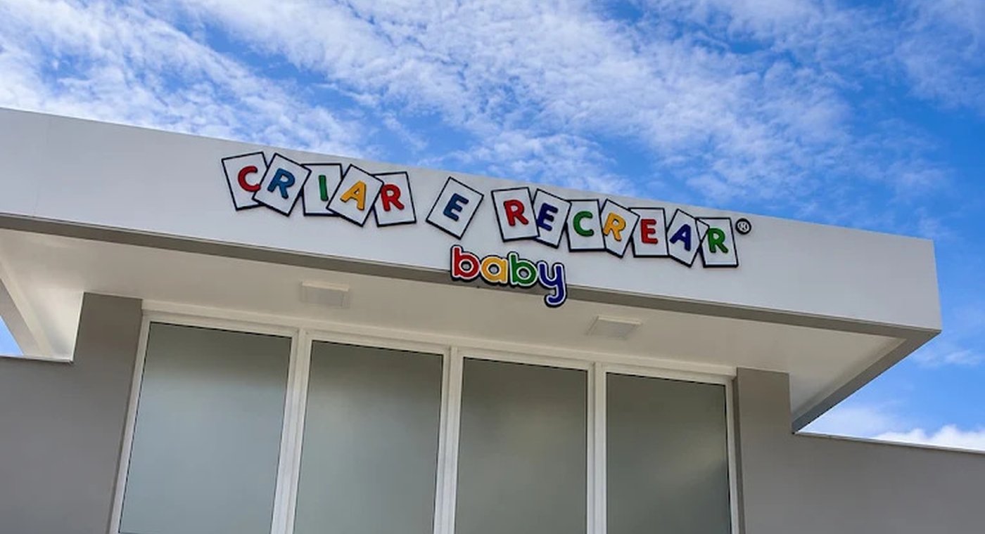 Fachada da Criar Baby na unidade Jatiúca, com o letreiro Criar e Recrear Baby